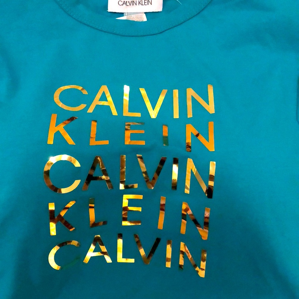 Calvin Klein T-shirt Dress💚💝. This dress is so comfy and the color pops😍🥰